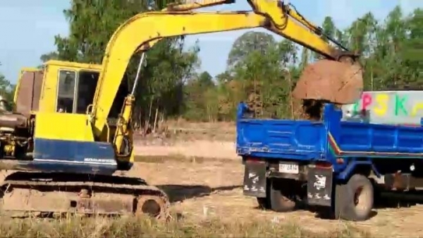 KOMATSU PC 60-5 พร้อมใช้งาน เครื่องเดิมๆทำงานเร็วไม่โหลด ช่วงล่างเอวแน่น เอกสารสัญญาซื้อขาย ราคาต่อรองได้ครับ