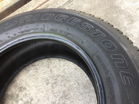 ยาง Bridgestone 265-65-17 ปี 17 ครบชุด 4 เส้น 5500 สวยๆไม่มีปะไม่บวมไม่กินข้างดอกยางเหลือเยอะเอาไปวิ ยาง Bridgestone 265-65-17 ปี 17 ครบชุด 4 เส้น 5500 สวยๆไม่มีปะไม่บวมไม่กินข้างดอกยางเหลือเยอะเอาไปวิ