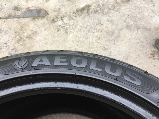ยาง AEOLUS 245-40-18 ปี 16 2 เส้น 2000 สวยๆไม่มีปะ ไม่บวมไม่กินข้างดอกยางเหลือเยอะเอาไปวิ่งกันใด้อีก