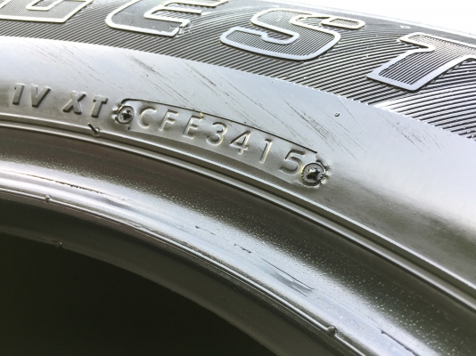 ยาง Bridgestone 265-60-18 ปี 15 ครบชุด 4 เส้น 2800 สวยๆไม่บวม ไม่กินข้างดอกยางเหลือเยอะเอาไปวิ่งกันใ ยาง Bridgestone 265-60-18 ปี 15 ครบชุด 4 เส้น 2800 สวยๆไม่บวม ไม่กินข้างดอกยางเหลือเยอะเอาไปวิ่งกันใ