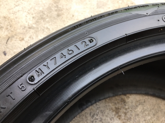 ยาง Nitto 255-35-18 ปี 12 made in japan 2 เส้น 1500 สวยๆไม่มีปะ ไม่บวมไม่กินข้างดอกยางเหลือเยอะเอาไป ยาง Nitto 255-35-18 ปี 12 made in japan 2 เส้น 1500 สวยๆไม่มีปะ ไม่บวมไม่กินข้างดอกยางเหลือเยอะเอาไป