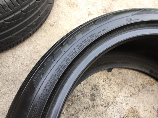 ยาง Nitto 255-35-18 ปี 12 made in japan 2 เส้น 1500 สวยๆไม่มีปะ ไม่บวมไม่กินข้างดอกยางเหลือเยอะเอาไป