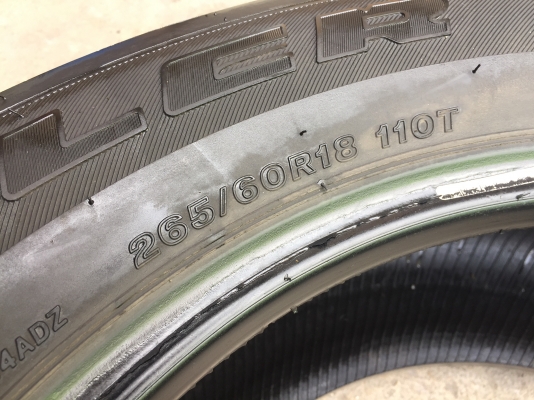 ยาง Bridgestone 265-60-18 ปี 16 ครบชุด 4 เส้น 3500 สวยๆไม่บวมไม่กินข้างดอกยางเหลือเยอะเอาไปวิ่งกันใด ยาง Bridgestone 265-60-18 ปี 16 ครบชุด 4 เส้น 3500 สวยๆไม่บวมไม่กินข้างดอกยางเหลือเยอะเอาไปวิ่งกันใด