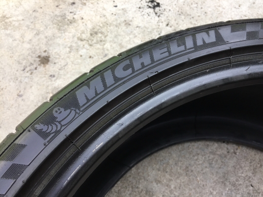 ยาง Michelin 275-30-19 ปี 14 made in france 2 เส้น 1800 สวยๆไม่มีปะไม่บวมไม่กินข้างดอกยางเหลือเยอะเอ