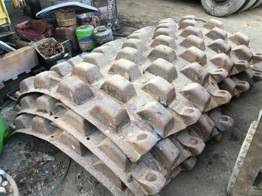 ขายด่วนเปลือกหนามรถบด3ชิ้น ใส่รถขนาด10-12ตัน สภาพดี
