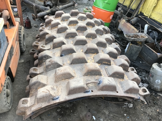 ขายด่วนเปลือกหนามรถบด3ชิ้น ใส่รถขนาด10-12ตัน สภาพดี ขายด่วนเปลือกหนามรถบด3ชิ้น ใส่รถขนาด10-12ตัน สภาพดี