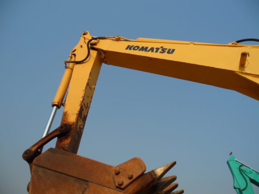 PC60-7 KOMATSU @650,000  ระบบไฟฟ้าครบ สภาพสวยพร้อมเอกสาร สนใจโทรหาที่เบอร์ 081-989-1989 หรั่งครับ