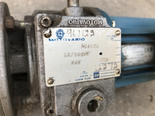 ขายมอเตอร์เกียร์ Motovario 0.18Kw. 380V แบบปรับรอบได้ รอบออกได้ตั้งแต่ 8-45รอบ หายาก สภาพสวย หมุนนิ่