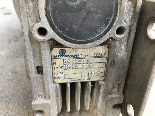 ขายมอเตอร์เกียร์ Motovario 0.18Kw. 380V แบบปรับรอบได้ รอบออกได้ตั้งแต่ 8-45รอบ หายาก สภาพสวย หมุนนิ่