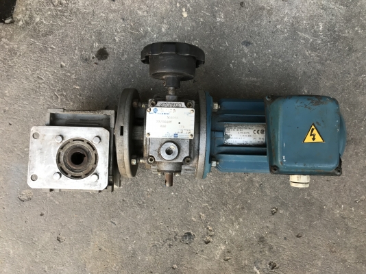 ขายมอเตอร์เกียร์ Motovario 0.18Kw. 380V แบบปรับรอบได้ รอบออกได้ตั้งแต่ 8-45รอบ หายาก สภาพสวย หมุนนิ่ ขายมอเตอร์เกียร์ Motovario 0.18Kw. 380V แบบปรับรอบได้ รอบออกได้ตั้งแต่ 8-45รอบ หายาก สภาพสวย หมุนนิ่