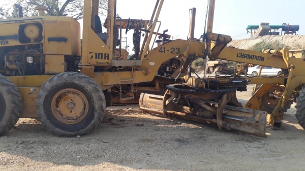 ขายรถเกรดแชมเปี้ยนรุ่น 710 A เอกสารเล่มทะเบียนราคา 350,000