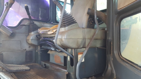 ขาย แบคโฮ KOMATSU PC200-6 มีเล่มทะเบียนแต่ไม่มีชุดโอน เครื่องดี ปั้มดี ช่วงล่างโซ่ไม่สวย ราคาต่อรองได้ครับ ขาย แบคโฮ KOMATSU PC200-6 มีเล่มทะเบียนแต่ไม่มีชุดโอน เครื่องดี ปั้มดี ช่วงล่างโซ่ไม่สวย ราคาต่อรองได้ครับ