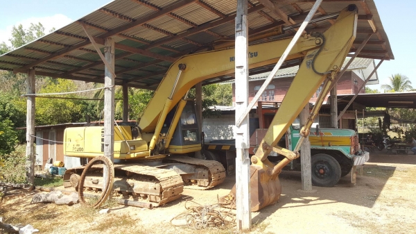 ขาย แบคโฮ KOMATSU PC200-6 มีเล่มทะเบียนแต่ไม่มีชุดโอน เครื่องดี ปั้มดี ช่วงล่างโซ่ไม่สวย ราคาต่อรองได้ครับ