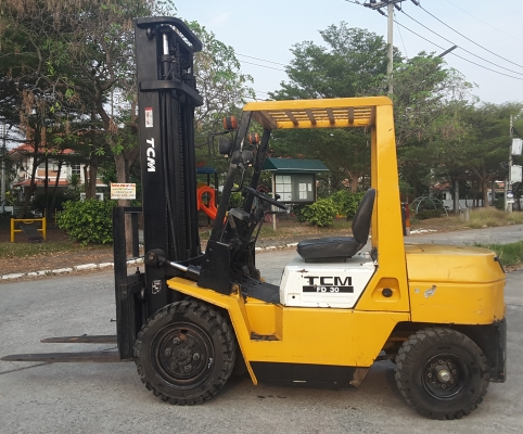ฟอร์คลิฟท์ TCM 3 ตันดีเซลเสายกสูง 4 เมตรสนใจ 0813535948