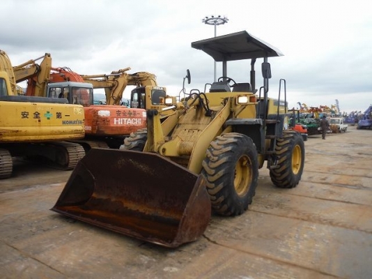 (รับจองล่วงหน้า)รถตักล้อยาง KOMATSU WA100-3 ซีเรียลสูง  ชัวโมงทำงานแค่ 4,XXX  นำเข้าจากญี่ปุ่น สภาพสวยพร้อมใช้  ราคา 950,000 สนใจคลิ๊กที่ 081-989-1989 หรั่งครับ