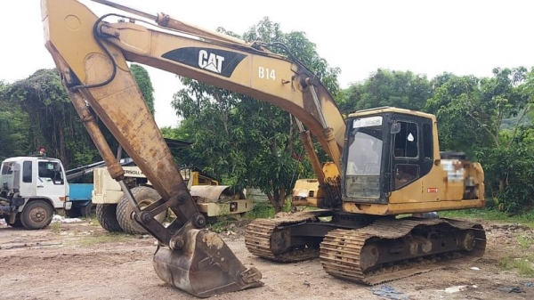 ขาย 655,000 CAT 320 B เอกสารเล่มทะเบียน ไฟฟ้าครบ เครื่องดี ปั๊มแรง เอวแน่น ช่วงล่างเต็ม บูมอาร์มมีปะ รถสีไม่สวย สภาพพร้อมใช้งาน รถอยู่ นครสวรรค์ 090-772-3710 090-772-3708