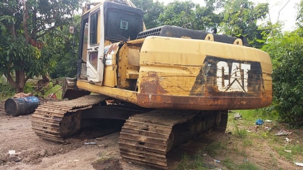 ขาย 655,000 CAT 320 B เอกสารเล่มทะเบียน ไฟฟ้าครบ เครื่องดี ปั๊มแรง เอวแน่น ช่วงล่างเต็ม บูมอาร์มมีปะ รถสีไม่สวย สภาพพร้อมใช้งาน รถอยู่ นครสวรรค์ 090-772-3710 090-772-3708