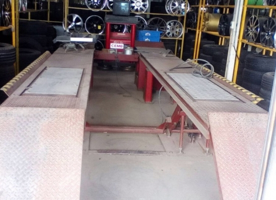 ขายด่วน เครื่องมือร้านยาง ดังนี้ ตั้งศูนย์ ถอดล้อ ถ่วงยาง ปั้มลม ฮ้อยยกรถ พร้อมอุปกรณ์ตั้งร้านได้เลยขายเหมาเพียง 420000 บาท