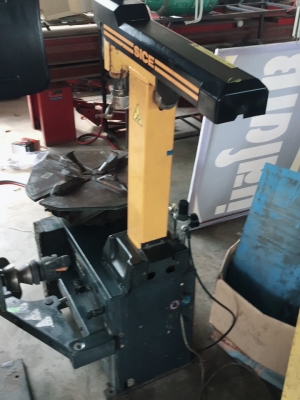 ขายด่วน เครื่องมือร้านยาง ดังนี้ ตั้งศูนย์ ถอดล้อ ถ่วงยาง ปั้มลม ฮ้อยยกรถ พร้อมอุปกรณ์ตั้งร้านได้เลยขายเหมาเพียง 420000 บาท