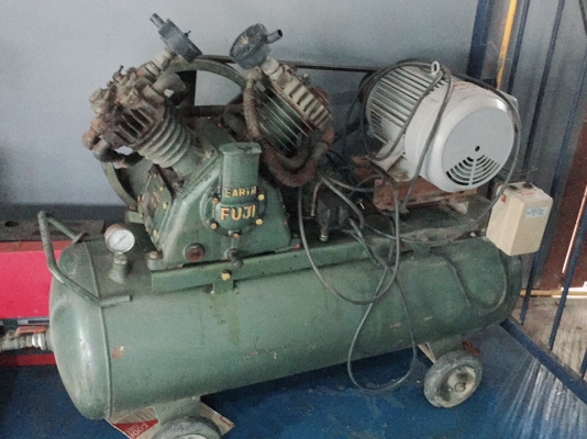 ขายด่วน เครื่องมือร้านยาง ดังนี้ ตั้งศูนย์ ถอดล้อ ถ่วงยาง ปั้มลม ฮ้อยยกรถ พร้อมอุปกรณ์ตั้งร้านได้เลยขายเหมาเพียง 420000 บาท