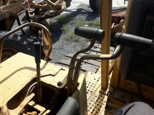 ขายรถแทรคเตอร์ CAT.D6M เอกสารเล่มทะเบียนเก่านอกญี่ปุ่นราคา 1,400,000