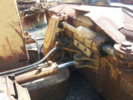 ขายรถแทรคเตอร์ CAT.D6M เอกสารเล่มทะเบียนเก่านอกญี่ปุ่นราคา 1,400,000