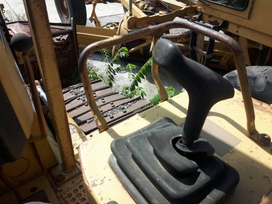 ขายรถแทรคเตอร์ CAT.D6M เอกสารเล่มทะเบียนเก่านอกญี่ปุ่นราคา 1,400,000