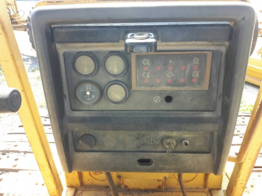 ขายรถแทรคเตอร์ CAT.D6M เอกสารเล่มทะเบียนเก่านอกญี่ปุ่นราคา 1,400,000