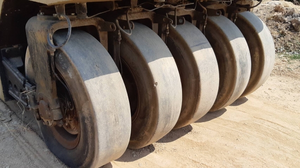 ขาย 245,000 รถบด 9 ล้อ KAWASAKI KR15B เอกสารเล่มทะเบียนภาษีเต็มไม่ขาด เครื่องดี ระบบดี พร้อมใช้งาน รถอยู่ จันทบุรี 090-772-3710 090-772-3708