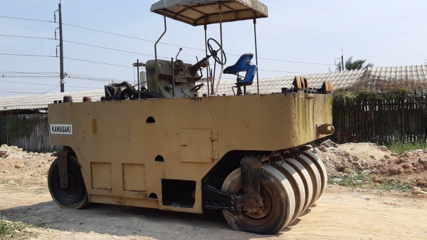 ขาย 245,000 รถบด 9 ล้อ KAWASAKI KR15B เอกสารเล่มทะเบียนภาษีเต็มไม่ขาด เครื่องดี ระบบดี พร้อมใช้งาน รถอยู่ จันทบุรี 090-772-3710 090-772-3708