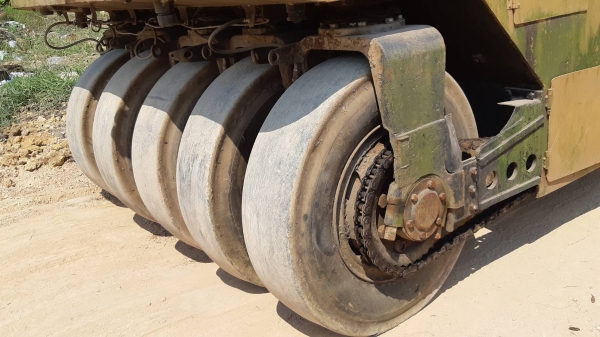 ขาย 245,000 รถบด 9 ล้อ KAWASAKI KR15B เอกสารเล่มทะเบียนภาษีเต็มไม่ขาด เครื่องดี ระบบดี พร้อมใช้งาน รถอยู่ จันทบุรี 090-772-3710 090-772-3708