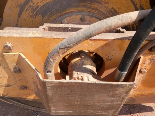 ขายรถบดไดนาแพคเปลือกหนาม 10 ตันสั่นสะเทือน 2 เพลาเอกสารอินวอยราคา 400,000