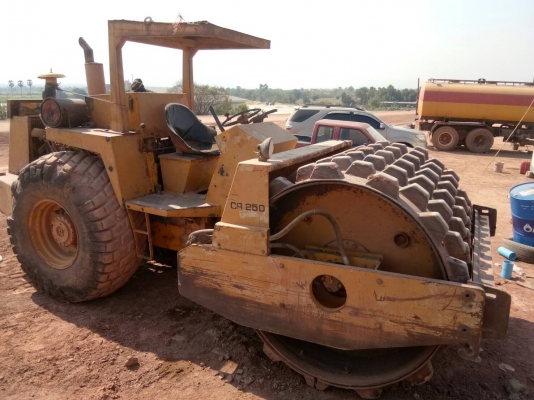 ขายรถบดไดนาแพคล้อหนาม 10 ตันสั่นสะเทือนเอกสารวอยราคา 400,000