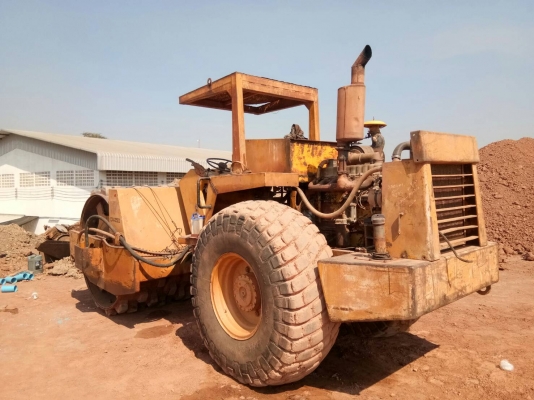 ขายรถบดไดนาแพคล้อหนาม 10 ตันสั่นสะเทือนเอกสารวอยราคา 400,000