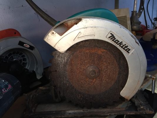 ขายเลื่อยวงเดือน9&rdquo; MAKITA N5900B มือสองครับ