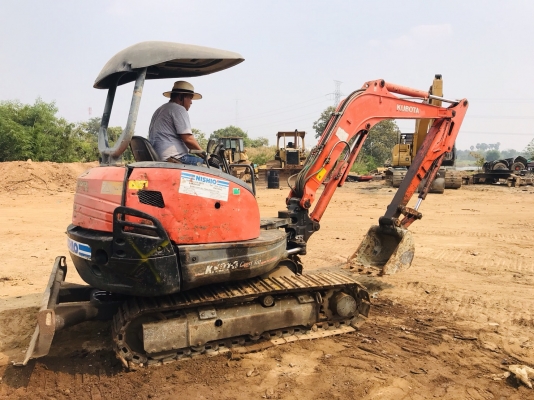 ขาย 285,000 KUBOTA kx 913c เครื่องดี ปั้มแรง เอวแน่น ช่วงล่างสวย รถพร้อมใช้งาน รถอยู่ ปทุมธานี สามโคก 090-772-3710 090-772-3708