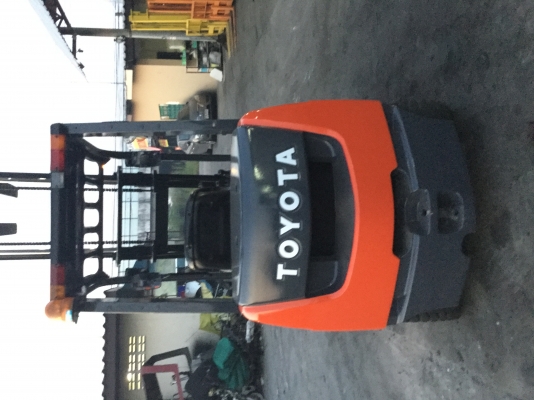 อาร์ ซี เอช โฟรคลิฟท์   ขาย โตโยต้า รุ่น 8 ดีเซล 2.5 ตัน เสา 3 เมตร