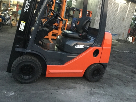 อาร์ ซี เอช โฟรคลิฟท์   ขาย โตโยต้า รุ่น 8 ดีเซล 2.5 ตัน เสา 3 เมตร