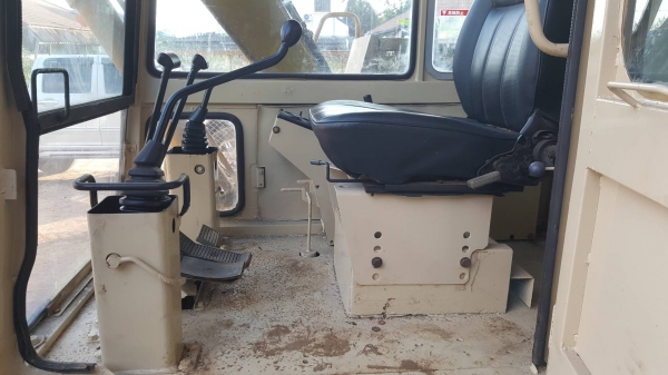 ขาย แบคโฮ KOMATSU PC60-5 เครื่องดี ปั้มดี ช่วงล่างเต็ม รถเช็คไว้พร้อมใช้งานครับ ขาย แบคโฮ KOMATSU PC60-5 เครื่องดี ปั้มดี ช่วงล่างเต็ม รถเช็คไว้พร้อมใช้งานครับ