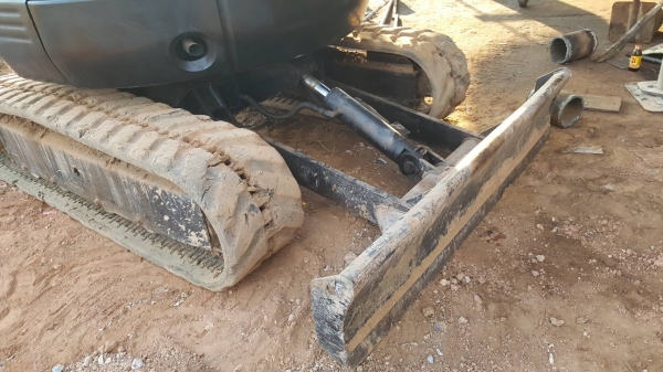 ขาย แบคโฮ KOBELCO SK30-SR ซื้อเก่านอกมา มีไลน์แย็ก เครื่องดี ปั้มนิ้ว มีใบอินวอยซ์ รถพร้อมใช้งาน ราคาต่อรองได้