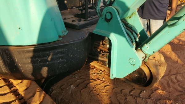 ขาย แบคโฮ KOBELCO SK30-SR ซื้อเก่านอกมา มีไลน์แย็ก เครื่องดี ปั้มนิ้ว มีใบอินวอยซ์ รถพร้อมใช้งาน ราคาต่อรองได้