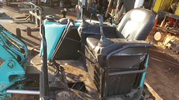 ขาย แบคโฮ KOBELCO SK30-SR ซื้อเก่านอกมา มีไลน์แย็ก เครื่องดี ปั้มนิ้ว มีใบอินวอยซ์ รถพร้อมใช้งาน ราคาต่อรองได้