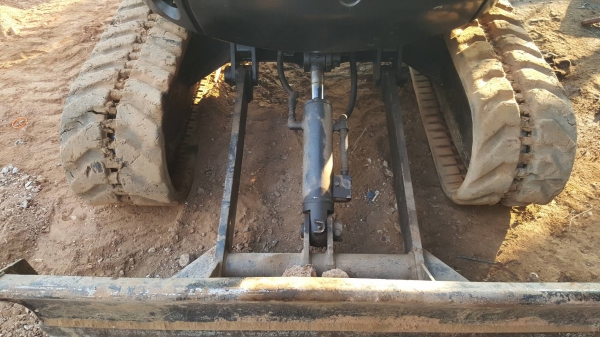 ขาย แบคโฮ KOBELCO SK30-SR ซื้อเก่านอกมา มีไลน์แย็ก เครื่องดี ปั้มนิ้ว มีใบอินวอยซ์ รถพร้อมใช้งาน ราคาต่อรองได้