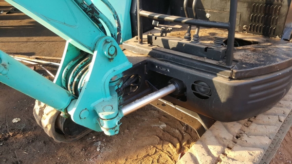 ขาย แบคโฮ KOBELCO SK30-SR ซื้อเก่านอกมา มีไลน์แย็ก เครื่องดี ปั้มนิ้ว มีใบอินวอยซ์ รถพร้อมใช้งาน ราคาต่อรองได้