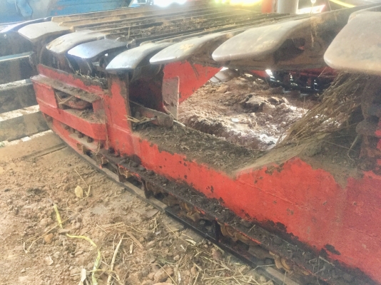 ขายด่วน รถเกี่ยวข้าว พรกินรีการช่าง Super JUMBO พร้อมใช้งานได้เลย เครื่อง JO8C - 260 HP ปั๊มอิตั้น 22 ช่วงล่างตัวเดิน 200 แน่นพร้อมใช้งานได้เลยครับ ขายด่วน รถเกี่ยวข้าว พรกินรีการช่าง Super JUMBO พร้อมใช้งานได้เลย เครื่อง JO8C - 260 HP ปั๊มอิตั้น 22 ช่วงล่างตัวเดิน 200 แน่นพร้อมใช้งานได้เลยครับ