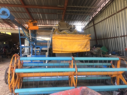 ขายด่วน รถเกี่ยวข้าว พรกินรีการช่าง Super JUMBO พร้อมใช้งานได้เลย เครื่อง JO8C - 260 HP ปั๊มอิตั้น 22 ช่วงล่างตัวเดิน 200 แน่นพร้อมใช้งานได้เลยครับ ขายด่วน รถเกี่ยวข้าว พรกินรีการช่าง Super JUMBO พร้อมใช้งานได้เลย เครื่อง JO8C - 260 HP ปั๊มอิตั้น 22 ช่วงล่างตัวเดิน 200 แน่นพร้อมใช้งานได้เลยครับ