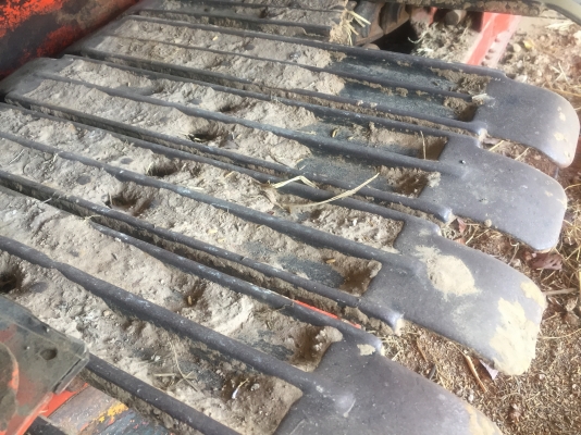 ขายด่วน รถเกี่ยวข้าว พรกินรีการช่าง Super JUMBO พร้อมใช้งานได้เลย เครื่อง JO8C - 260 HP ปั๊มอิตั้น 22 ช่วงล่างตัวเดิน 200 แน่นพร้อมใช้งานได้เลยครับ ขายด่วน รถเกี่ยวข้าว พรกินรีการช่าง Super JUMBO พร้อมใช้งานได้เลย เครื่อง JO8C - 260 HP ปั๊มอิตั้น 22 ช่วงล่างตัวเดิน 200 แน่นพร้อมใช้งานได้เลยครับ