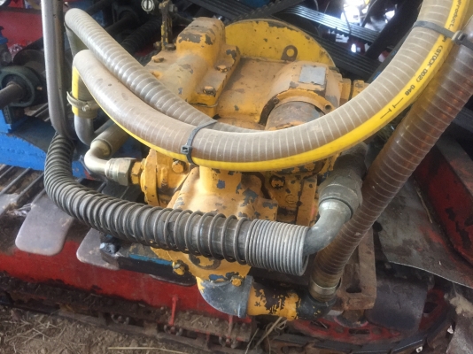 ขายด่วน รถเกี่ยวข้าว พรกินรีการช่าง Super JUMBO พร้อมใช้งานได้เลย เครื่อง JO8C - 260 HP ปั๊มอิตั้น 22 ช่วงล่างตัวเดิน 200 แน่นพร้อมใช้งานได้เลยครับ ขายด่วน รถเกี่ยวข้าว พรกินรีการช่าง Super JUMBO พร้อมใช้งานได้เลย เครื่อง JO8C - 260 HP ปั๊มอิตั้น 22 ช่วงล่างตัวเดิน 200 แน่นพร้อมใช้งานได้เลยครับ