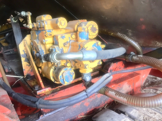 ขายด่วน รถเกี่ยวข้าว พรกินรีการช่าง Super JUMBO พร้อมใช้งานได้เลย เครื่อง JO8C - 260 HP ปั๊มอิตั้น 22 ช่วงล่างตัวเดิน 200 แน่นพร้อมใช้งานได้เลยครับ ขายด่วน รถเกี่ยวข้าว พรกินรีการช่าง Super JUMBO พร้อมใช้งานได้เลย เครื่อง JO8C - 260 HP ปั๊มอิตั้น 22 ช่วงล่างตัวเดิน 200 แน่นพร้อมใช้งานได้เลยครับ