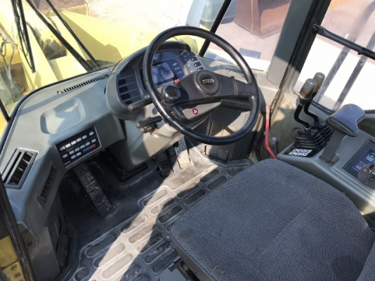 ขายรถตักล้อยาง KOMATSU WA400-3 นำเข้าเองจากญี่ปุ่น สภาพสวยพร้อมใช้ มีVDOการทำงานครับ